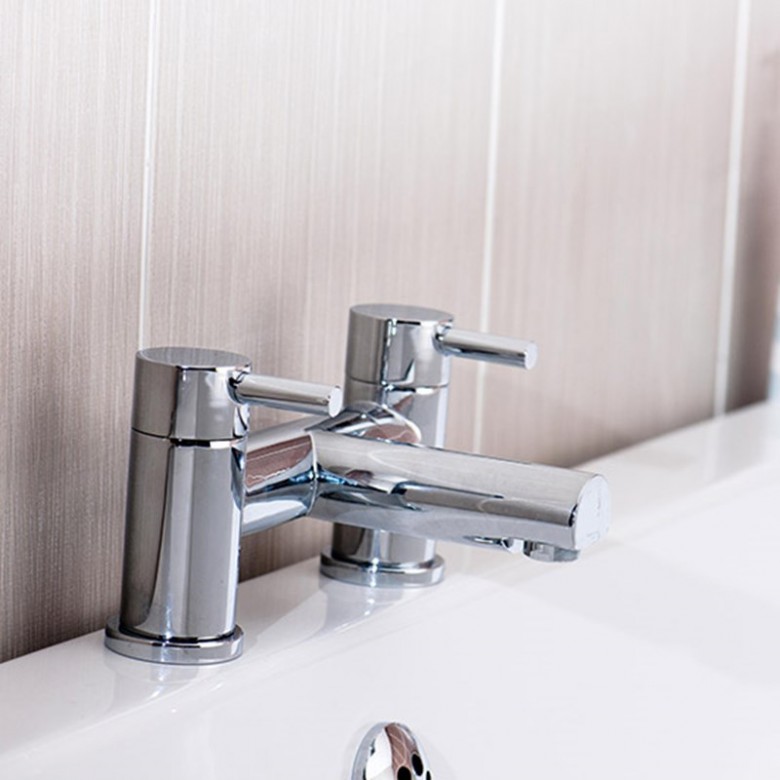 Vellamo Twist Bath Filler Tap